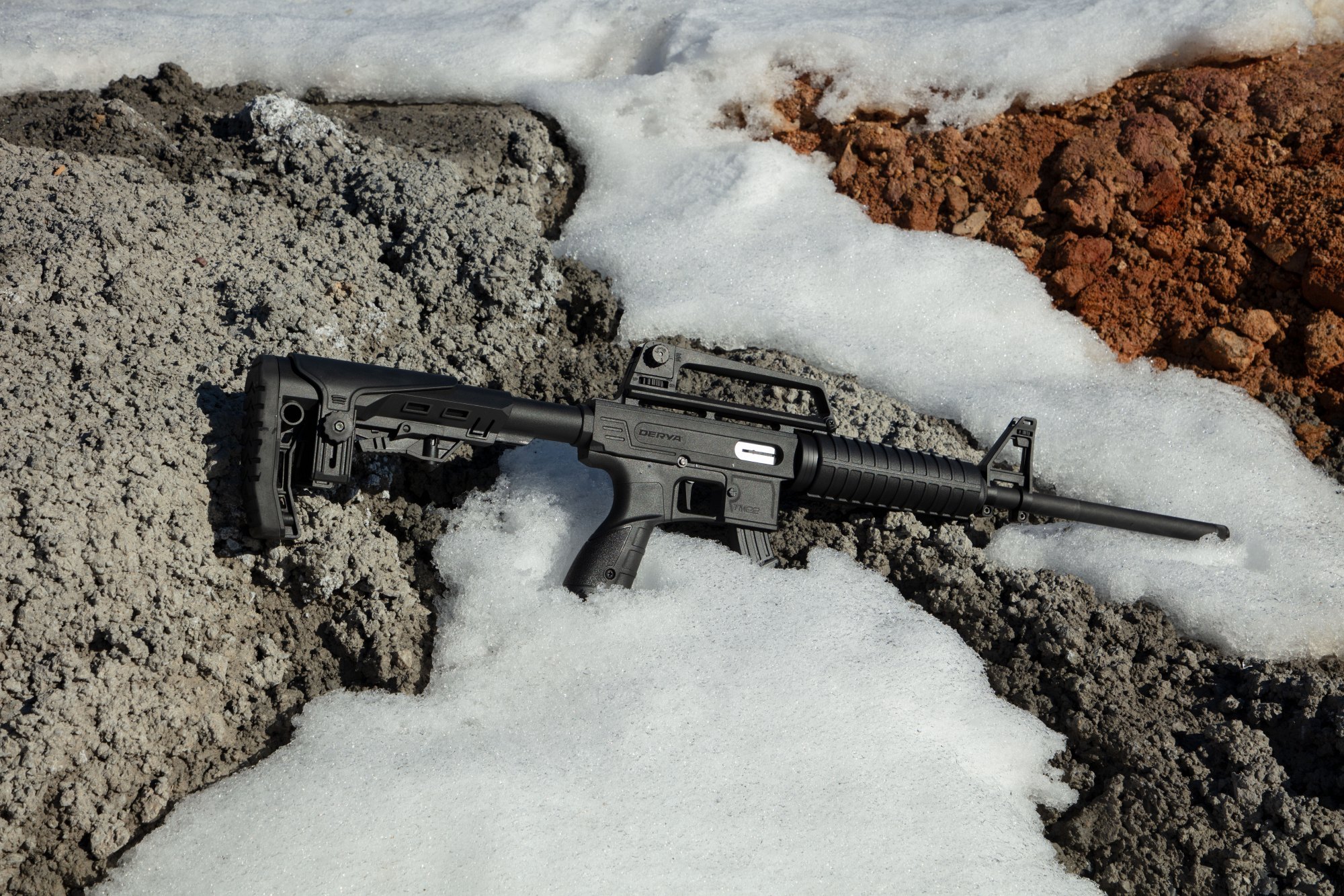 Federleichter Kleinkaliber-Selbstlader Derya Arms TM22 A-18 Feather mit Polymer-Bauteilen: nur knapp über zwei Kilo!