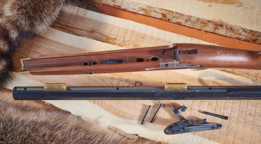 Im Praxistest: Die Vorderladerbüchse Pedersoli Traditional Hawken im Kaliber .54“ für Linksschützen Die zerlegte Pedersoli Traditional Hawken Target