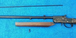 Testbericht: Pedersoli White Hawk Perkussions-Vorderladergewehr Pedersoli White Hawk Perkussions-Vorderladergewehr in seine Einzelteile zerlegt