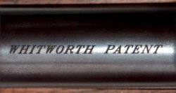 Test & Technik: Pedersoli Whitworth Vorderlader-Gewehr Lauf des Vorderlader-Gewehrs Pedersoli Whitworth mit dem Schriftzug "WHITWORTH PATENT"