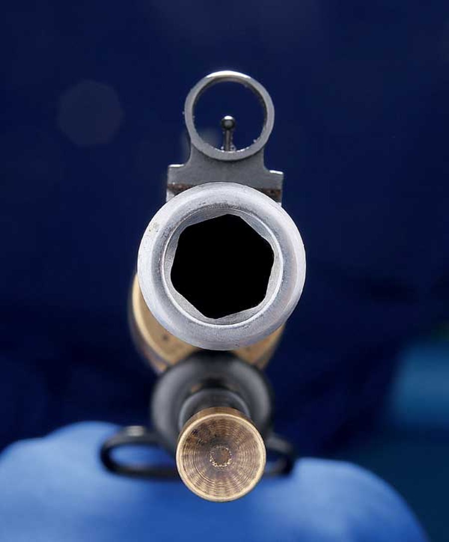 Test & Technik: Pedersoli Whitworth Vorderlader-Gewehr sechseckiger Lauf des Vorderlader-Gewehrs Pedersoli Whitworth in .451
