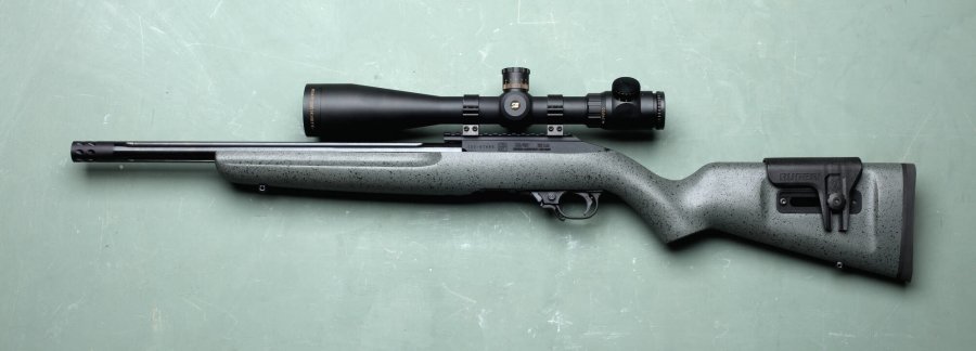 Ruger 10/22 Competition im Test: Was kann der Kleinkaliber-Selbstlader aus dem Ruger Custom Shop? 10/22 Competition von Ruger komplett von links.