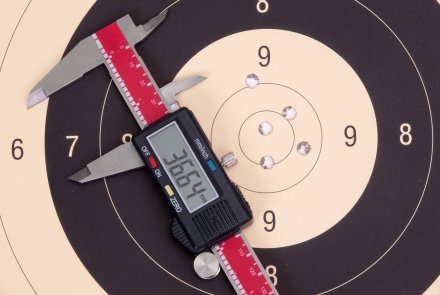 Ruger M77 Hawkeye LRT: Das neue Long-Range-Repetiergewehr im Test Trefferbild beim Schusstest auf 300 m mit dem Ruger- M77 Hawkeye LRT Long Range Repetiergewehr geladen mit Hornady 147 Grains ELD Match Fabrikpatronen