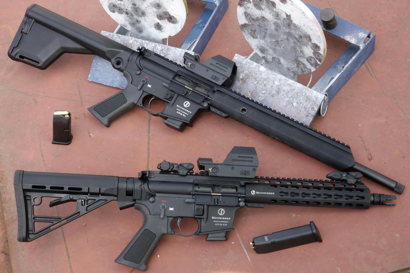 Schmeisser AR15-9 Sport L (oben) und Schmeisser AR15-9 S4F.