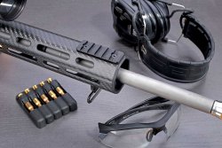 Testbericht: SIG M400 SDPC in .223 Remington SIG M 400 SDPC in .223 Remington mit Handschutz