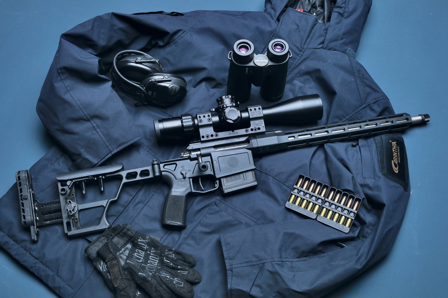 Leichte und leistungsstarke Repetierbüchse: Die SIG Sauer CROSS in .308 Winchester im ausführlichen Test Die  SIG Sauer CROSS mit Outdoor Zubehör