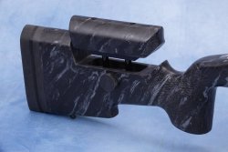 SMH Precision Tactical A5: Die Long-Range-Repetierbüchse in Kaliber 6 mm Norma BR im Test Wangenauflage des glasfaserverstärkten McMillan A5-Synthetikschafts der SMH Precision Tactical A5 Long-Range-Repetierbüchse