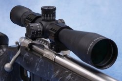 SMH Precision Tactical A5: Die Long-Range-Repetierbüchse in Kaliber 6 mm Norma BR im Test Sightron-Zielfernrohr 6-24x50 SIII Long Range Tactical auf einer SMH Precision Tactical A5 montiert