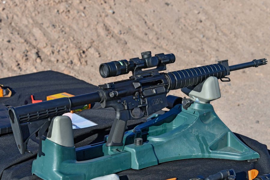 Smith & Wesson: Selbstladebüchse M&P10 Sport Optics Ready Das Smith & Wesson M&P10 in der Vollansicht - mit Visierung.