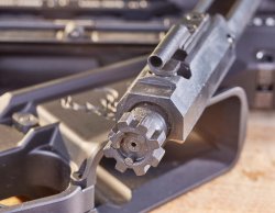 Match-Halbautomat auf Basis des AR-10 in .308 Winchester: Stag Arms Stag 10 Long Range Den Verschlusskopf View des Stag 10.