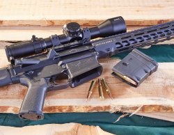 Match-Halbautomat auf Basis des AR-10 in .308 Winchester: Stag Arms Stag 10 Long Range 308er Rechtshand-Modell des Stag 10.