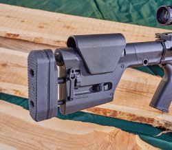 Match-Halbautomat auf Basis des AR-10 in .308 Winchester: Stag Arms Stag 10 Long Range PRS-Schaft der Stag 10.