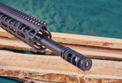 Match-Halbautomat auf Basis des AR-10 in .308 Winchester: Stag Arms Stag 10 Long Range Stag Arms Stag 10-Mündungsbremse „VG 6 Gamma“.