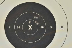 SIG Sauer M400 TREAD Büchse in der Einstiegsklasse Trefferbild einer 5-Schussgruppe mit dem SIG Sauer M400 TREAD auf 100 yards (91,4m)