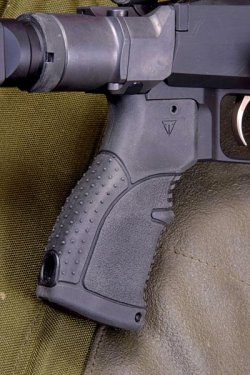 Test: Tikka T3x TAC A1 Präzisionsgewehr Pistolengriff der Tikka T3x TAC A1