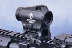 Tippmann Arms M4-22 Redline in .22 Long Rifle - der farbenfroher Fun-Faktor M4-22 Redline in .22 Long Rifle mit Leuchtpunktvisier