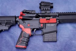 Tippmann Arms M4-22 Redline in .22 Long Rifle - der farbenfroher Fun-Faktor M4-22 Redline in .22 Long Rifle von rechts