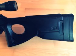 Test: UMAREX UX Patrol Luftgewehr Hinterschaft mit Daumenloch des Luftgewehrs UX Patrol