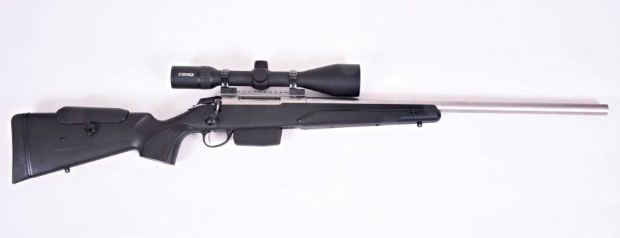 Großer Vergleichstest: 5 Varmint-Repetierbüchsen in .223 Remington für Sportschützen Tikka T3x Varmint im Kaliber .223 Remington mit aus dem Schaft herausragendem Kastenmagazin und Kunststoffschaft mit höhenjustierbarer Wangenauflage