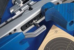KK500 von Walther im Test Abzug und Verstellschrauben des KK500