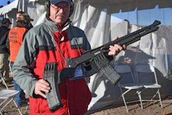Mossberg 590M Mag-Fed Vorderschaftrepetierer Schrotflinte mit Magazin: Mossberg 590M