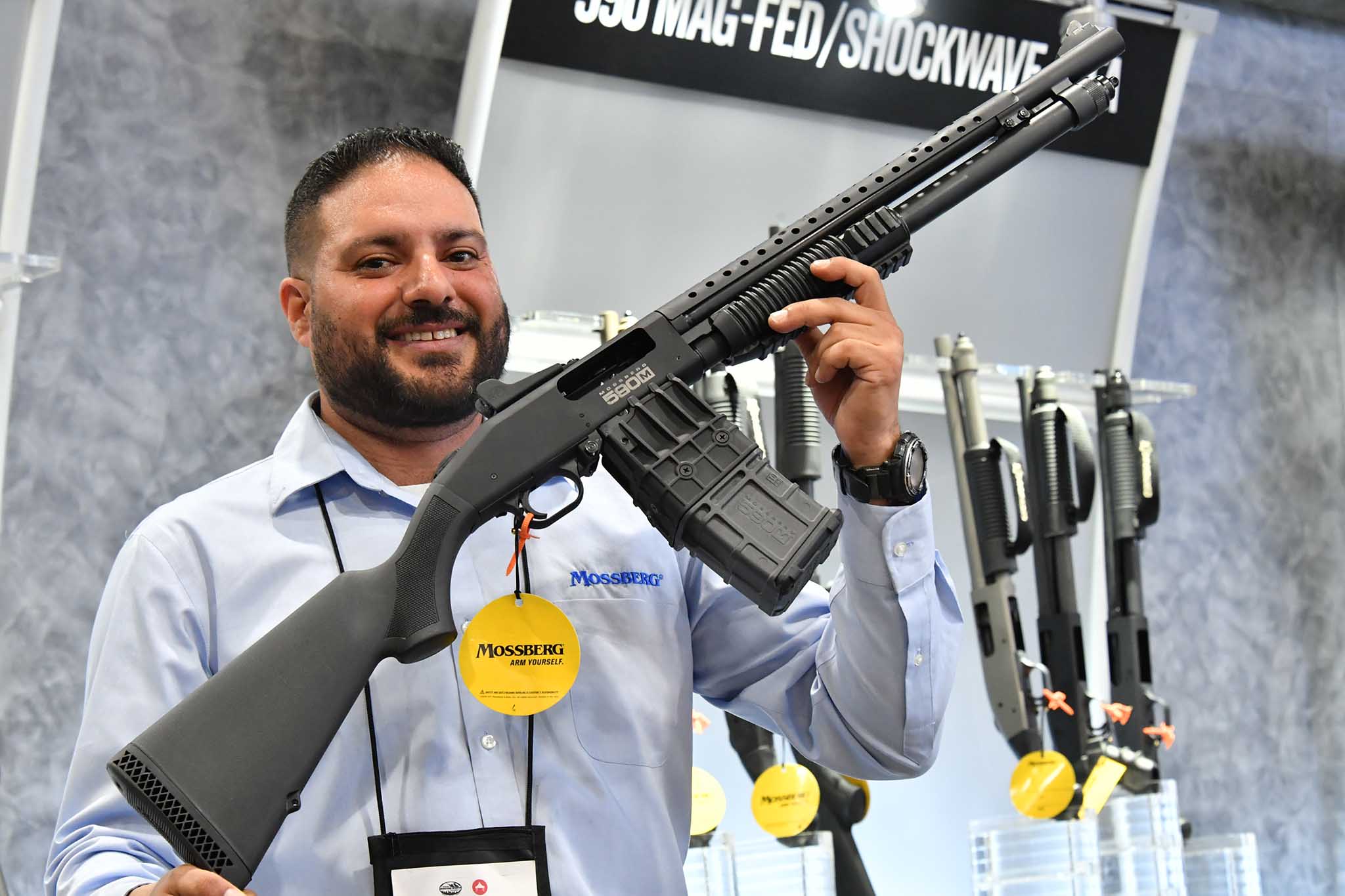 mossberg: Mossberg 590M Mag-Fed: Schrotflinte mit doppelreihigem Magazin mossberg: Mossberg 590M Mag-Fed: Schrotflinte mit doppelreihigem Magazin