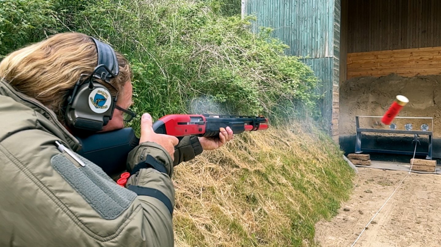 Praxistest mit verschiedenen Laborierungen auf Stahlziele (Safari Arms Renegauge)