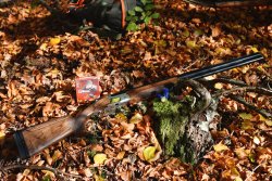 Praxistest Huglu HT-14 Sporting. Was bringt die primär für das Wurfscheibenschießen konzipierte Bockflinte im Kaliber 12/76 dem Sportschützen und dem Jäger? Die Huglu HT-14 ist eine Bockflinte, die sich primär für das sportliche oder jagdsportliche Schießen anbietet.