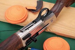 VISIER-Test der Beretta A400 Xcel Multitarget. Bedienelemente der sportlichen Selbstladeflinte Beretta A400 Xcel Multitarget.