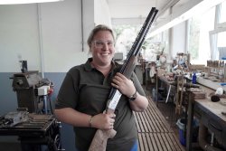 Wie entsteht ein Maßschaft bei Krieghoff? Verbessert diese Individualisierung einer Waffe eigentlich die Trefferausbeute? Wie entsteht ein Maßschaft bei Krieghoff? Verbessert diese Individualisierung einer Waffe eigentlich die Trefferausbeute?