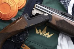 Die neue Premium-Bockflinten-Marke Fossari von F.A.I.R. ist bei den ersten deutschen Händlern angekommen Blick auf die gebrochen Fossari CRX9.