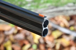 Praxistest Huglu HT-14 Sporting. Was bringt die primär für das Wurfscheibenschießen konzipierte Bockflinte im Kaliber 12/76 dem Sportschützen und dem Jäger? Blick auf die Mündung mit Wechselchokes der Huglu Ht-14.