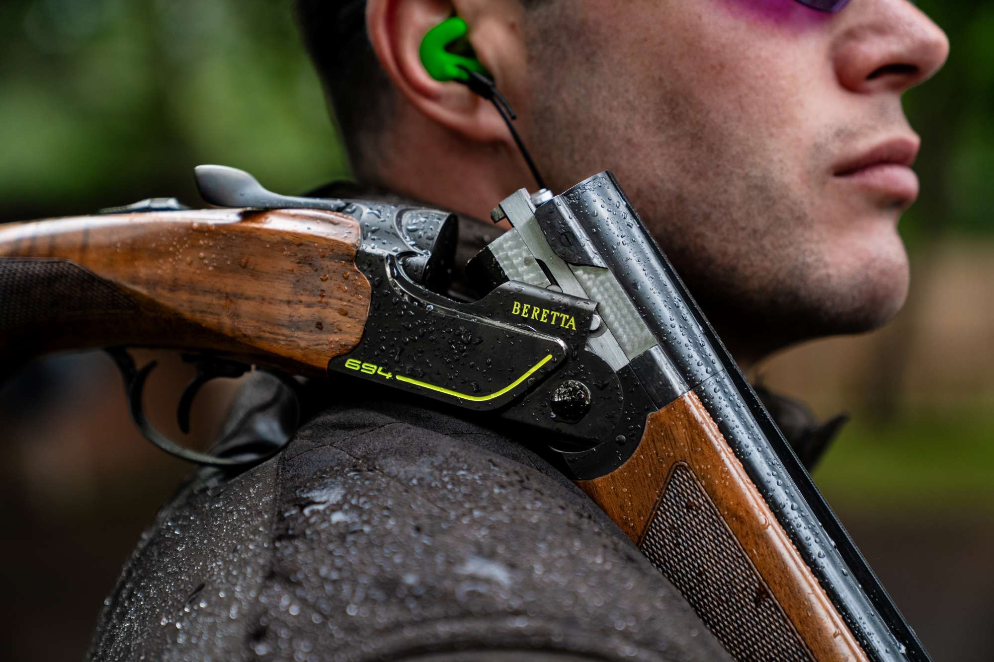beretta: Beretta 694 Black DLC − neue Bockflinte, die Wurfscheiben dank der bewährten Steelium Pro-Lauftechnologie aus der DT11 wie mit einer Maschine zum Brechen bringen soll  beretta: Beretta 694 Black DLC − neue Bockflinte, die Wurfscheiben dank der bewährten Steelium Pro-Lauftechnologie aus der DT11 wie mit einer Maschine zum Brechen bringen soll