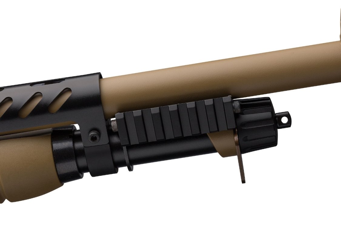 New semiautomatic and pumpaction shotguns Winchester SX4 and SXP