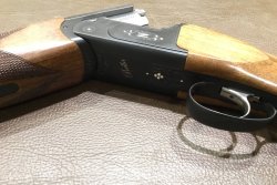 Die frischgebackene World Cup-Siegerin Nadine Messerschmidt mit ihrer neuen Zoli Z-Bella. Basküle der Zoli Z-Bella mit Gravuren und Swarovski-Kristallen
