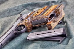 Youngtimer im Test: Sondermodell Rainbow der sportlichen ERMA-Sportpistole ESP85A in .22 l.r.