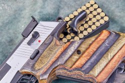 Youngtimer im Test: Sondermodell Rainbow der sportlichen ERMA-Sportpistole ESP85A in .22 l.r.