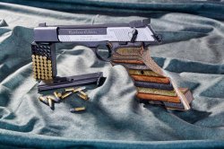 Youngtimer im Test: Sondermodell Rainbow der sportlichen ERMA-Sportpistole ESP85A in .22 l.r.