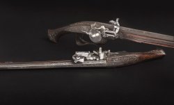 90. Auktion bei Hermann Historica: Die Highlights der "Schusswaffen aus fünf Jahrhunderten" Radschloss-Pistolenpaar komplett von vorne.