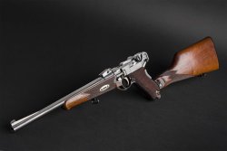 Hermann Historica Auktion am 18. Mai 2022: Einzelstücke und besondere Waffen unter dem Hammer Luger 1902 Karabiner im Kaliber 7,65 Kaliber.
