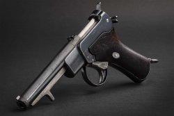 Hermann Historica Auktion am 18. Mai 2022: Einzelstücke und besondere Waffen unter dem Hammer 1891 Salvator Dormus Pistole, die erste jemals patentierte halbautomatische Pistole.