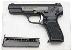 Hermann Historica: Die nächste Ausgabe von Schusswaffen aus fünf Jahrhunderten am 22. Juni 2022 Pistole Simson NP20 von links.