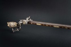 Hermann Historica: Schusswaffen aus fünf Jahrhunderten am 24. Oktober 2022 und Sammlung Binker am 25. Oktober 2022 Böhmische Techinke um 1650 von rechts.