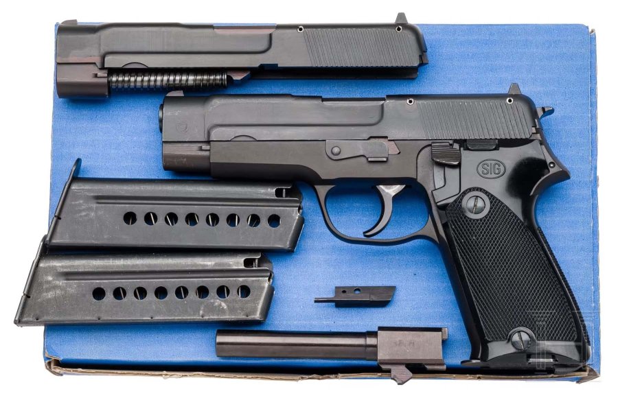 Hermann Historica Auktion vom 26.-30. Juni 2023: Ausblick auf die spannendsten Waffen SIG Sauer P220 Prototypen-Pistole in .45 ACP.