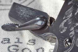 Test: Taschenpistole von "Peter Merz in Basel" – wie schießt sich das Einzelstück? Peter Merz Taschenpistole Entriegelungshebel