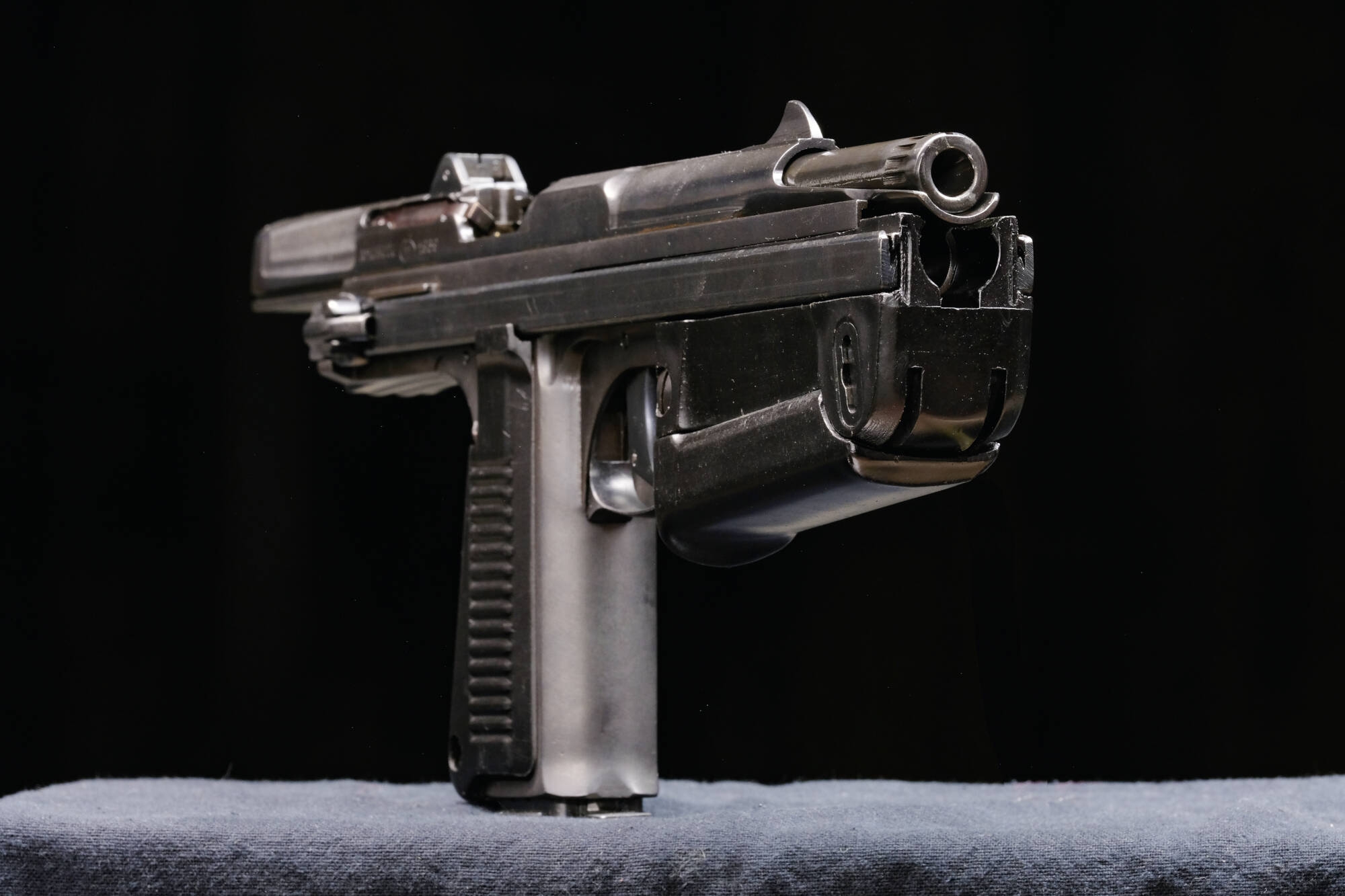 pistole: Polens stählerner Krebs: Serienfeuerwaffe PM-63 Rak 