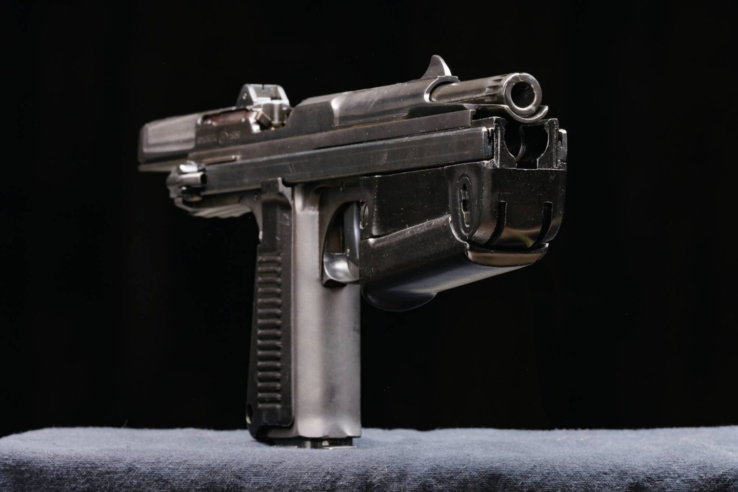 PM-63 Rak in der Frontalansicht.