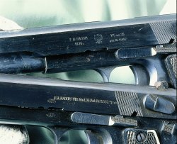 VIS Radom in 9mm Luger: Ein unterschätzter Pistolenklassiker aus Polen Schlitten von zwei VIS Radom im Detail.