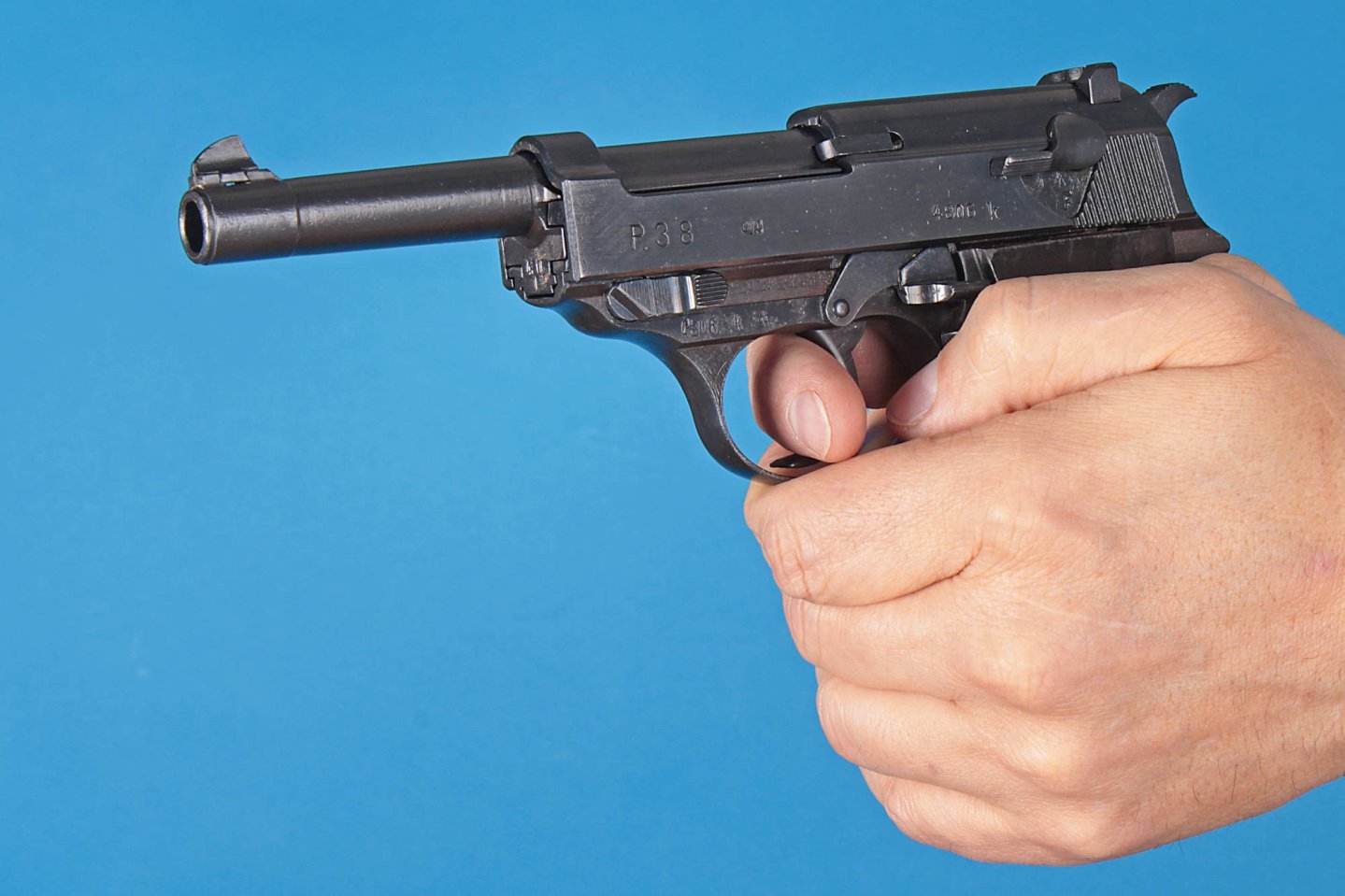 Schießen & Handhaben: Walther P.38 und P1 in der Praxis − Pistolenausbildung bei der Bundeswehr und Kaufberatung P.38/P1 in beidhändigem Griff von vorne