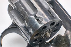 Youngtimer-Test: Weihrauch HW 4 – Plinking-Spaß mit dem bedürfnisfreien Revolver in 4 mm Rand Trommel des Weihrauch HW 4 mit Enstlastungsbohrungen